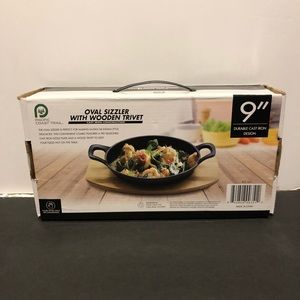 Oval Sizzler with Wooden Trivet Cast Iron